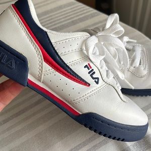CLASSIC LEATHER “FILA” White, Navy and Red sneakers. Size 3. EXCELLENT CONDITION